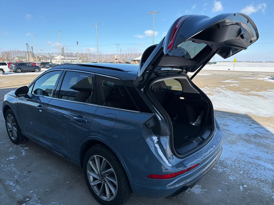 2025 Lincoln Corsair - Image 15 of 19