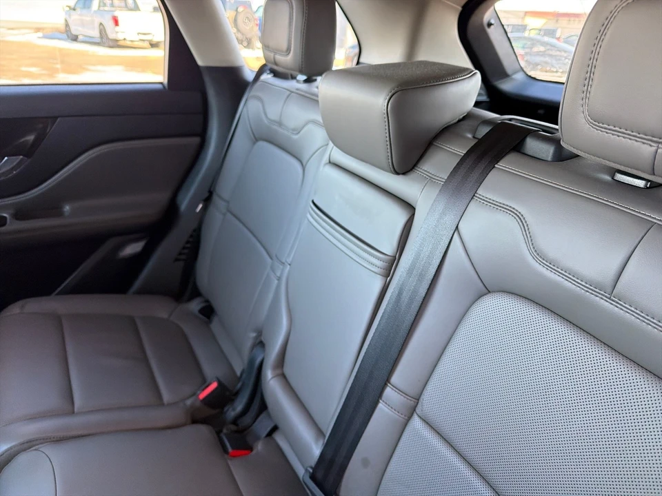 2025 Lincoln Corsair - Image 12 of 19