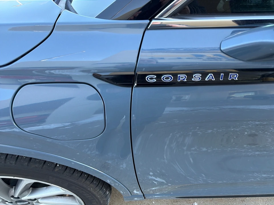 2025 Lincoln Corsair - Image 16 of 19