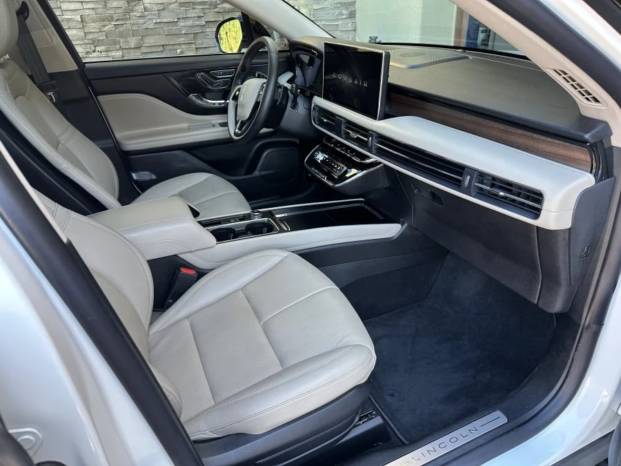 2025 Lincoln Corsair - Image 21 of 31