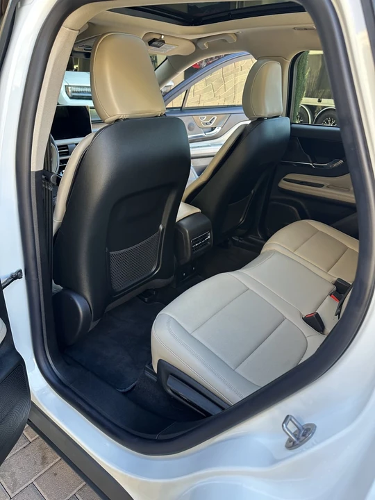 2025 Lincoln Corsair - Image 24 of 31
