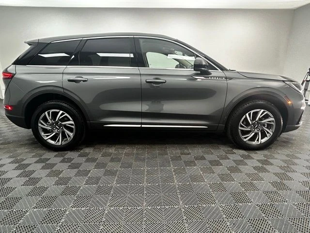 2025 Lincoln Corsair - Image 11 of 12