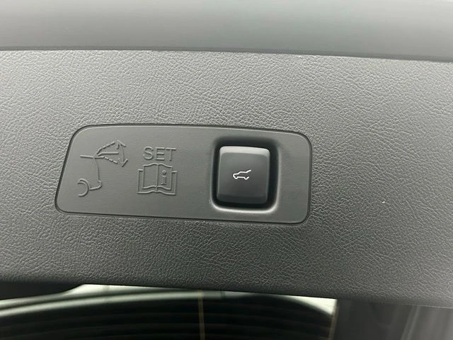 2025 Lincoln Corsair - Image 10 of 12