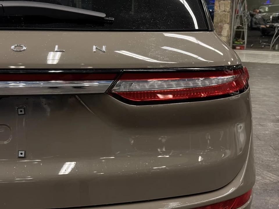 2025 Lincoln Corsair - Image 12 of 31