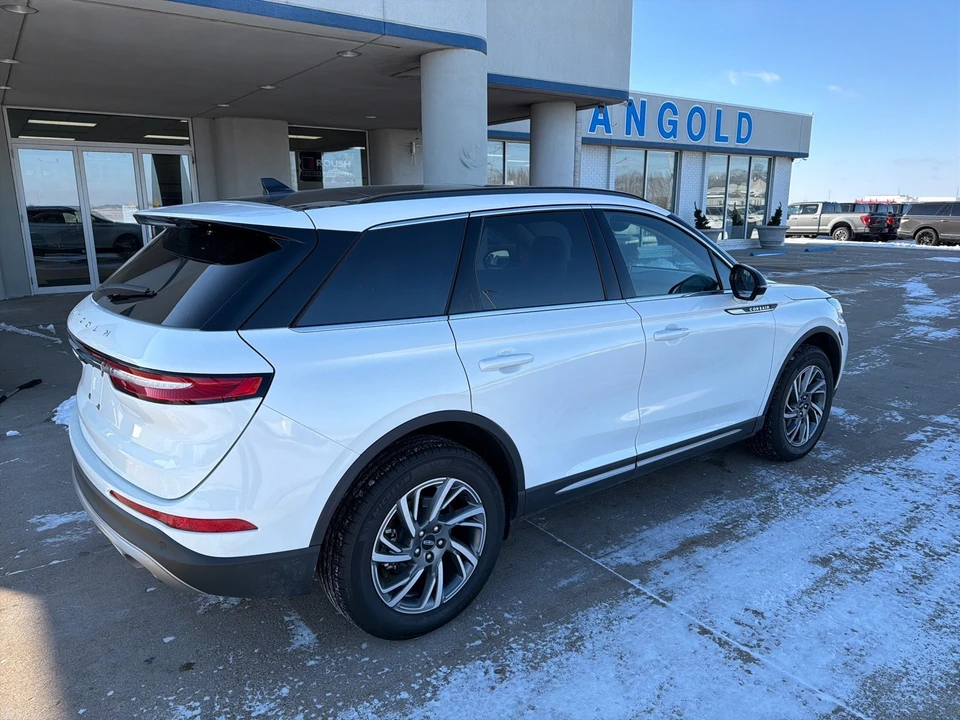 2025 Lincoln Corsair - Image 2 of 21