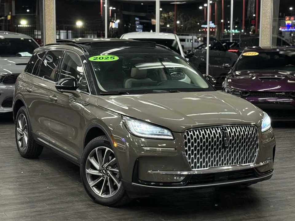 2025 Lincoln Corsair - Image 2 of 21