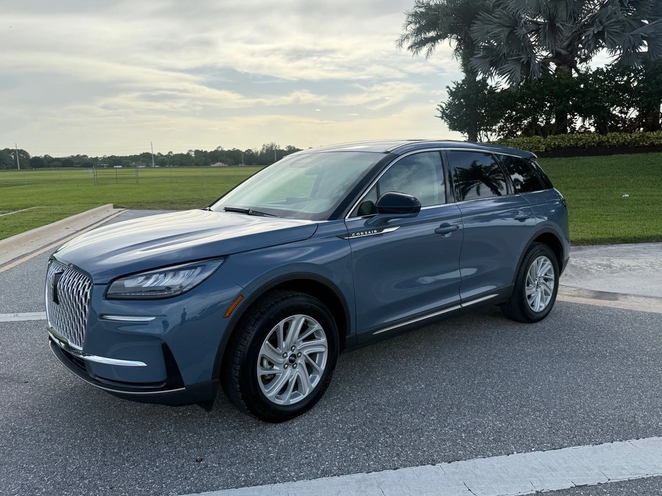 2025 Lincoln Corsair - Image 4 of 24
