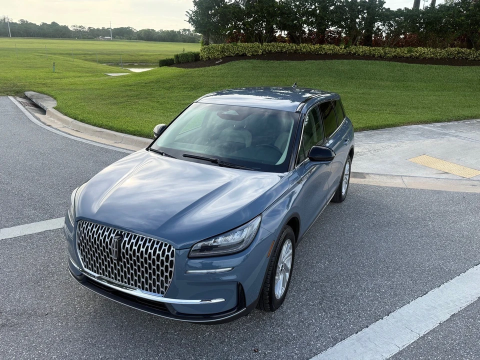 2025 Lincoln Corsair - Image 12 of 24