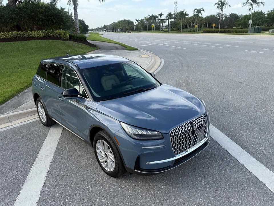 2025 Lincoln Corsair - Image 9 of 24