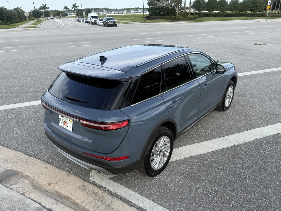 2025 Lincoln Corsair - Image 10 of 24