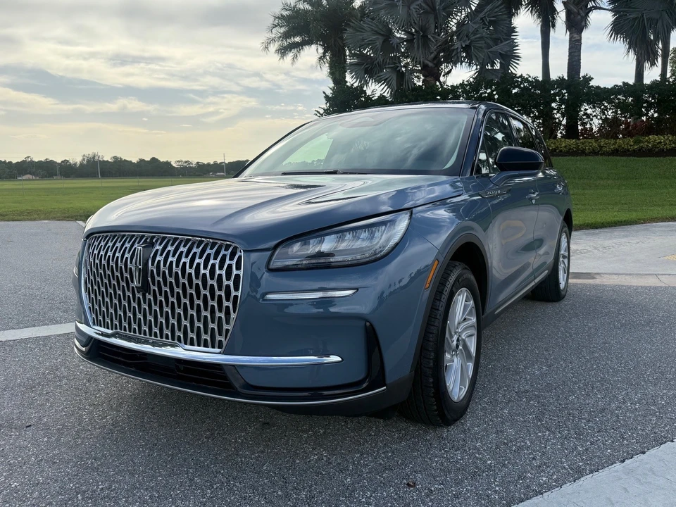 2025 Lincoln Corsair - Image 2 of 24