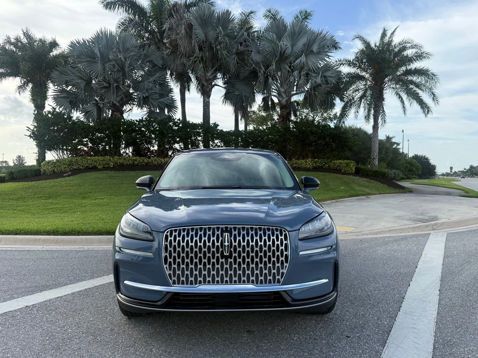 2025 Lincoln Corsair - Image 3 of 24