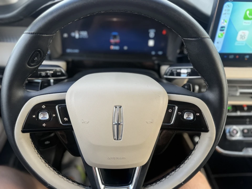 2025 Lincoln Corsair - Image 19 of 24