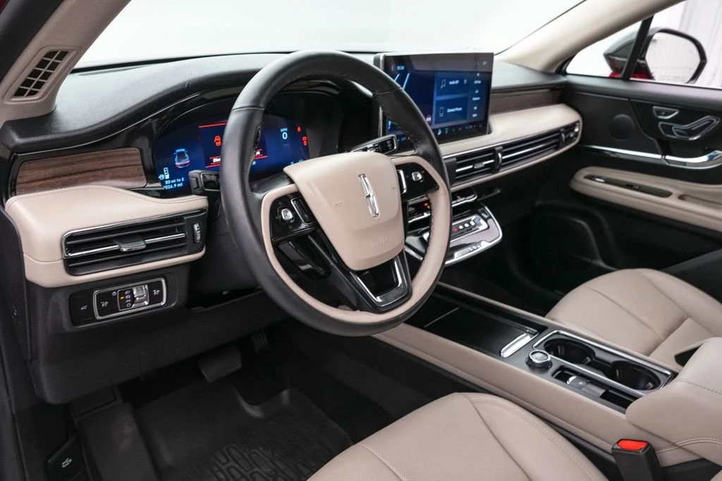 2025 Lincoln Corsair - Image 13 of 27