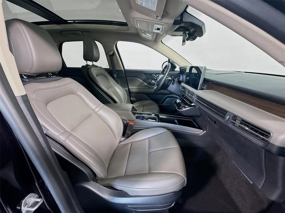 2025 Lincoln Corsair - Image 24 of 31