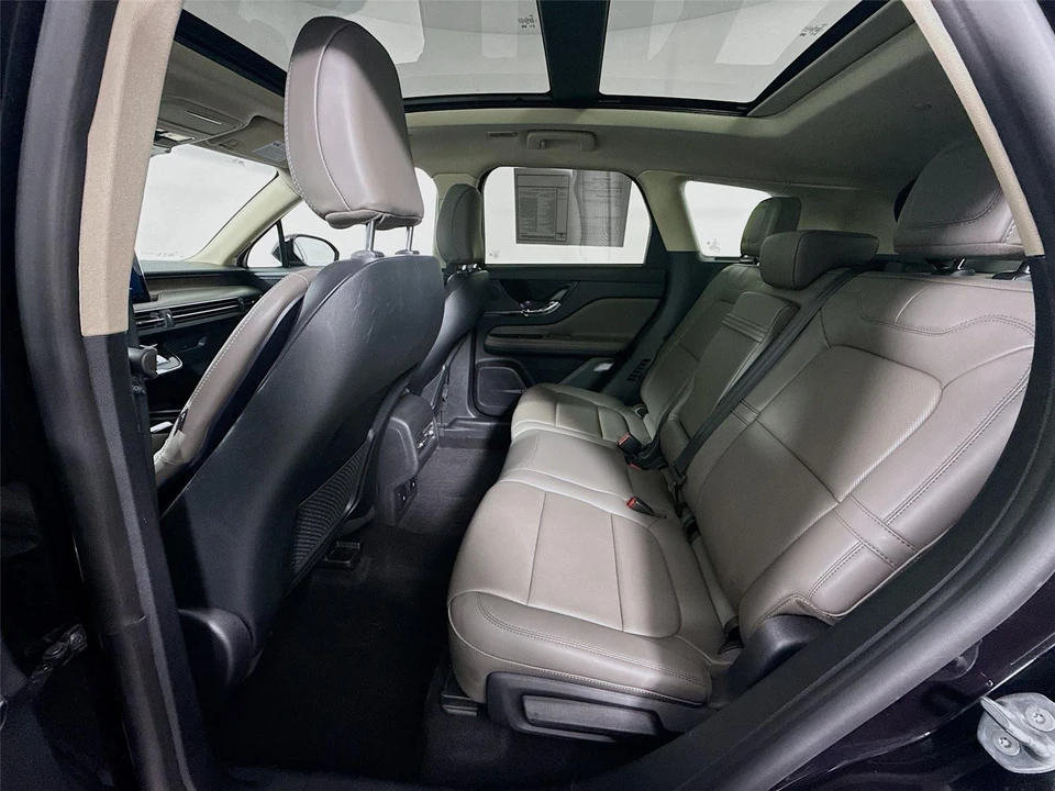 2025 Lincoln Corsair - Image 21 of 31