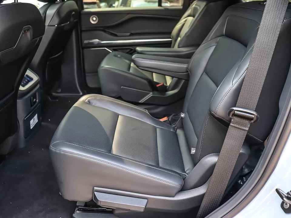 2025 Lincoln Navigator 4th Gen - Image 5 of 6