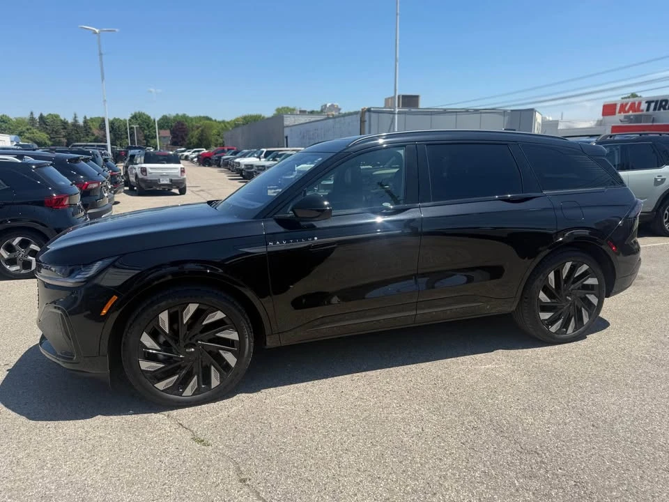 2025 Lincoln Nautilus - Image 4 of 17