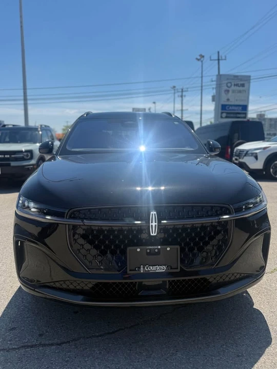 2025 Lincoln Nautilus - Image 2 of 17