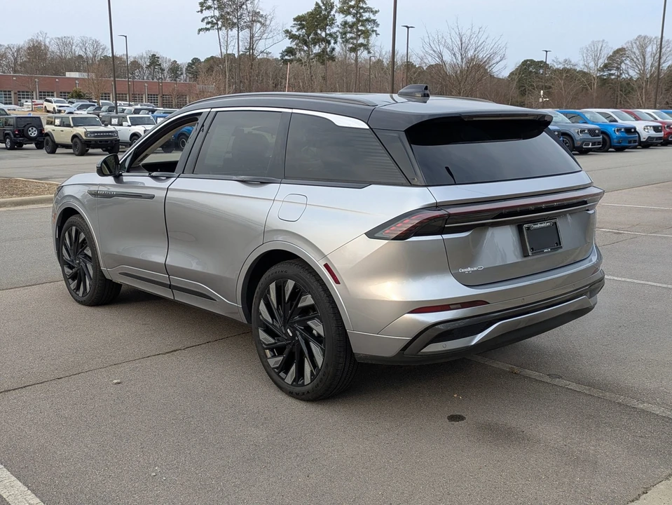2025 Lincoln Nautilus - Image 6 of 12