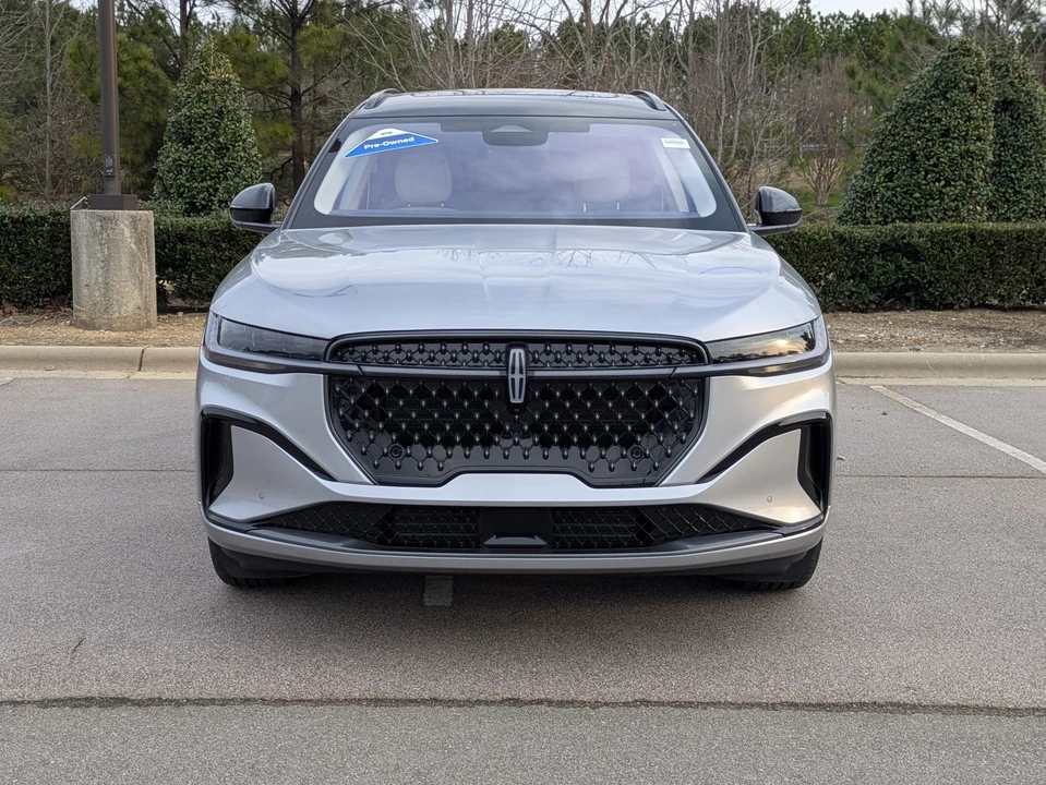 2025 Lincoln Nautilus - Image 9 of 12