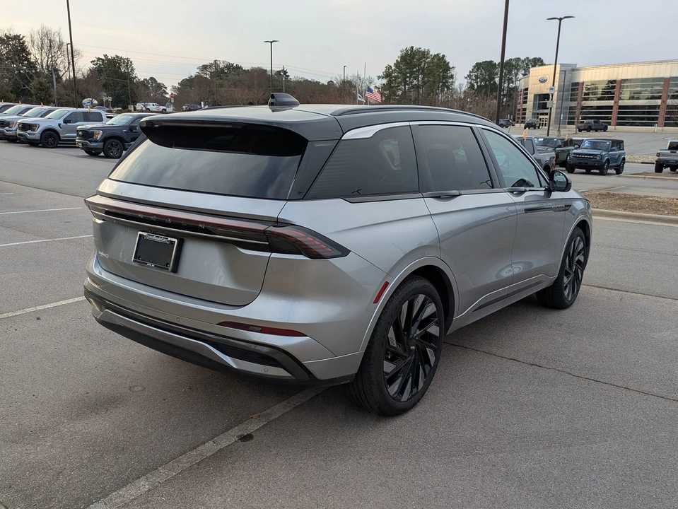 2025 Lincoln Nautilus - Image 4 of 12