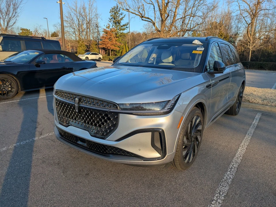 2025 Lincoln Nautilus - Image 3 of 4