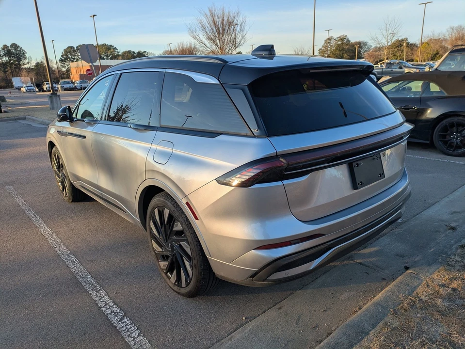 2025 Lincoln Nautilus - Image 4 of 4