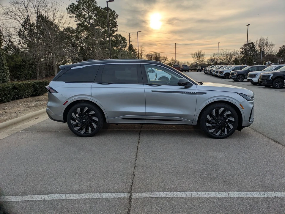 2025 Lincoln Nautilus - Image 3 of 12