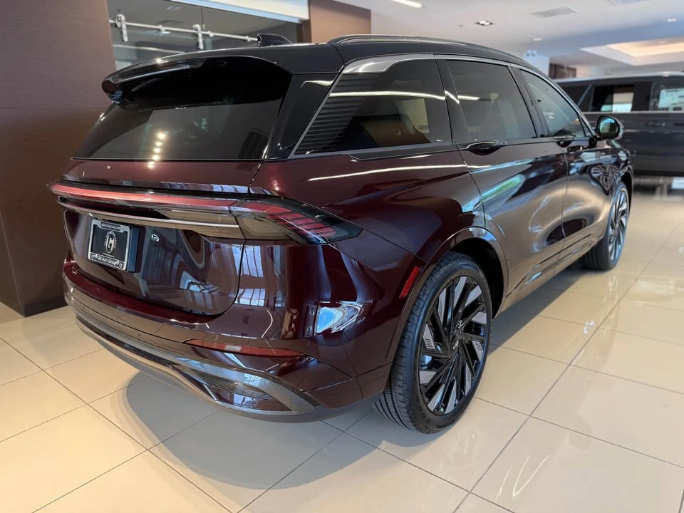 2025 Lincoln Nautilus - Image 2 of 5