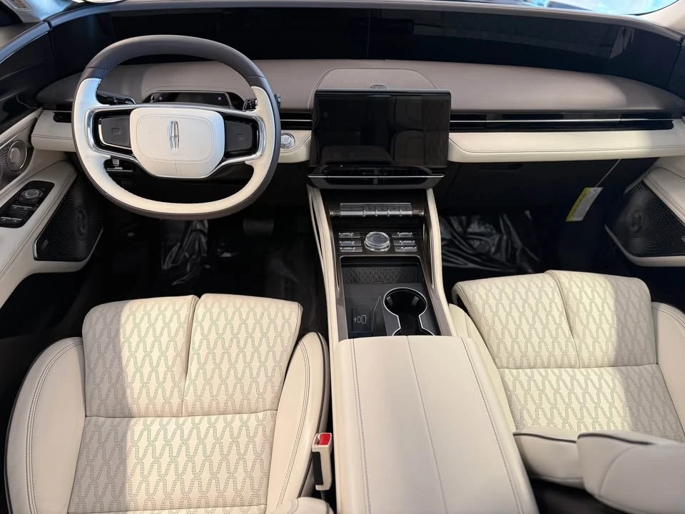 2025 Lincoln Nautilus - Image 4 of 5