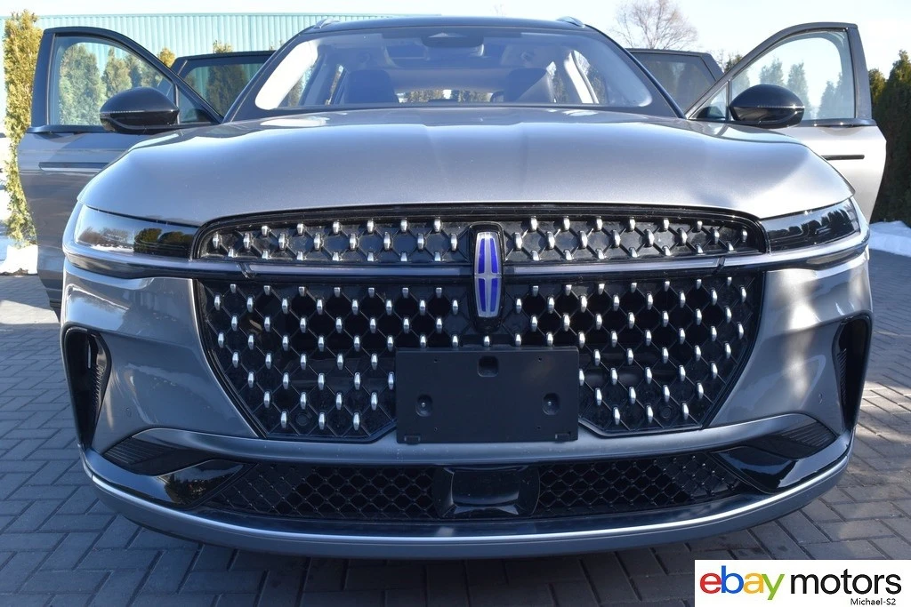 2025 Lincoln Nautilus - Image 20 of 21
