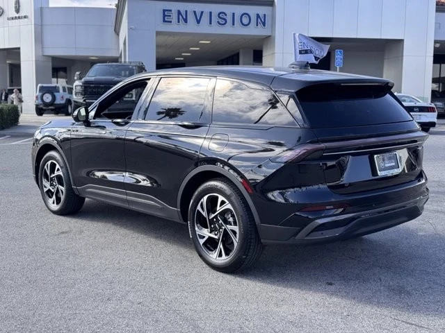 2025 Lincoln Nautilus - Image 10 of 12