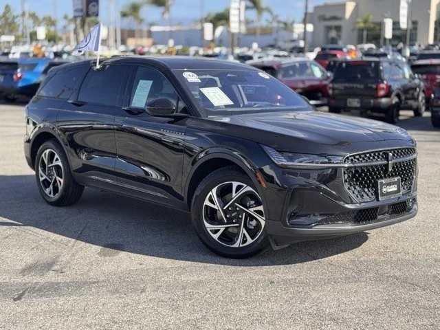 2025 Lincoln Nautilus - Image 2 of 12