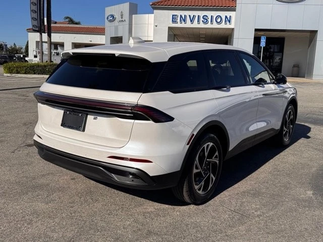 2025 Lincoln Nautilus - Image 12 of 30