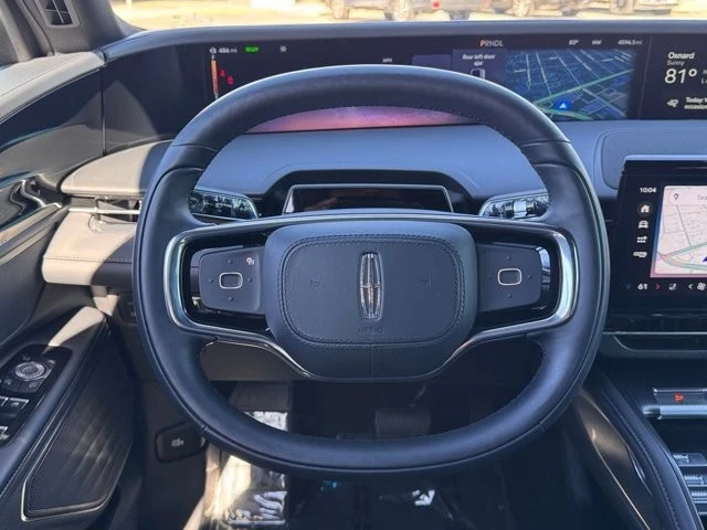 2025 Lincoln Nautilus - Image 22 of 30