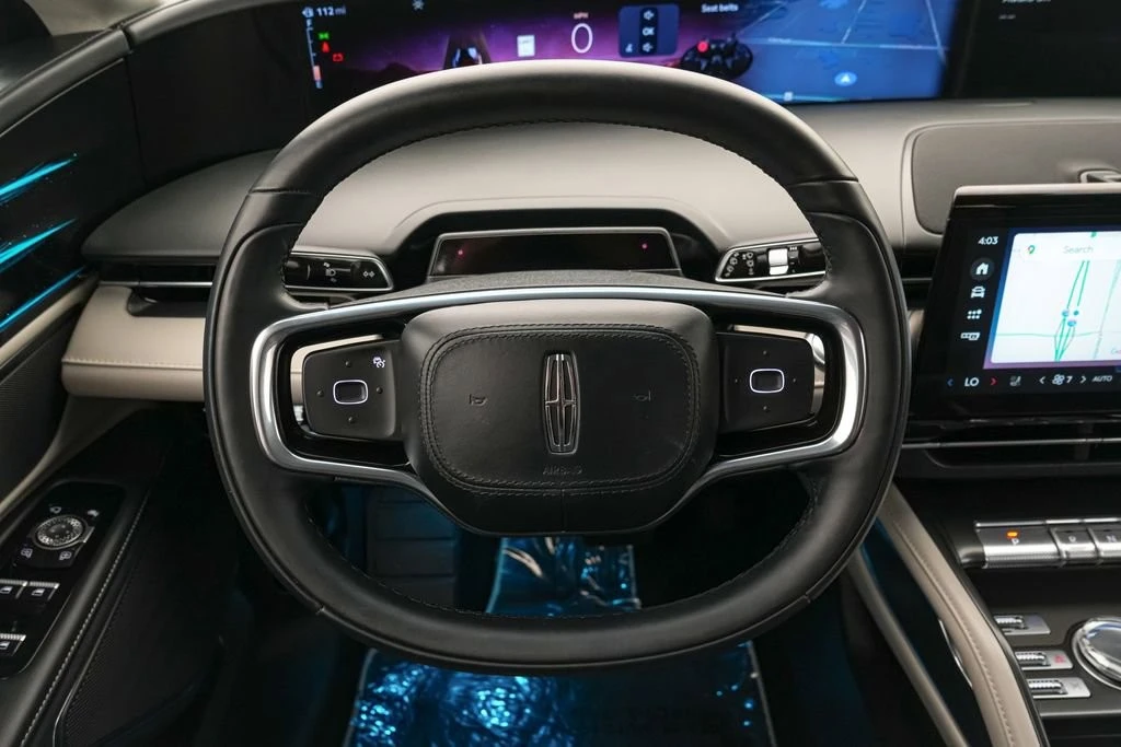 2025 Lincoln Nautilus - Image 18 of 21