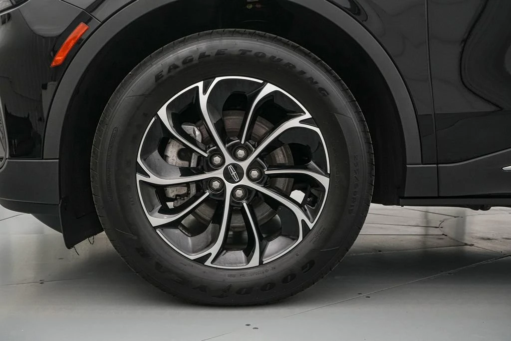 2025 Lincoln Nautilus - Image 11 of 21
