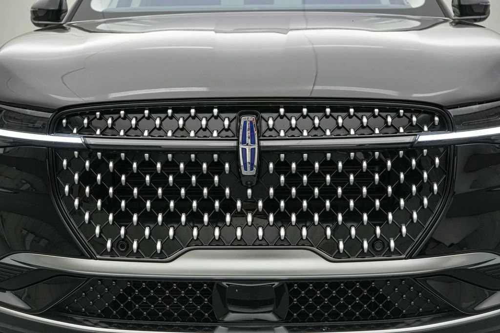 2025 Lincoln Nautilus - Image 12 of 21