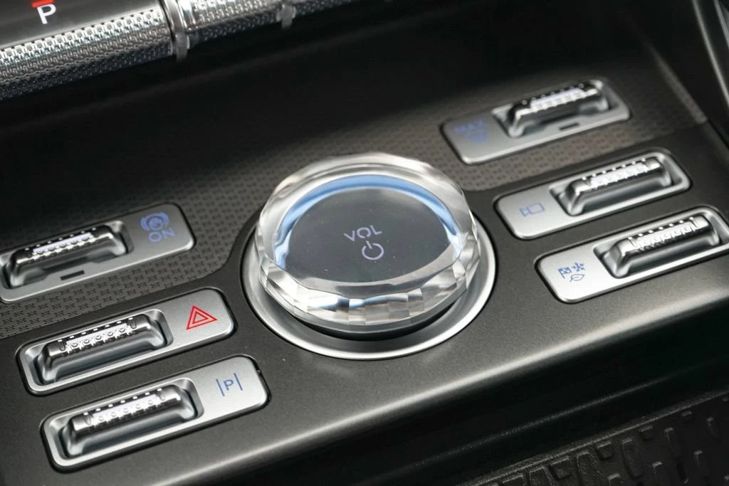 2025 Lincoln Nautilus - Image 21 of 21