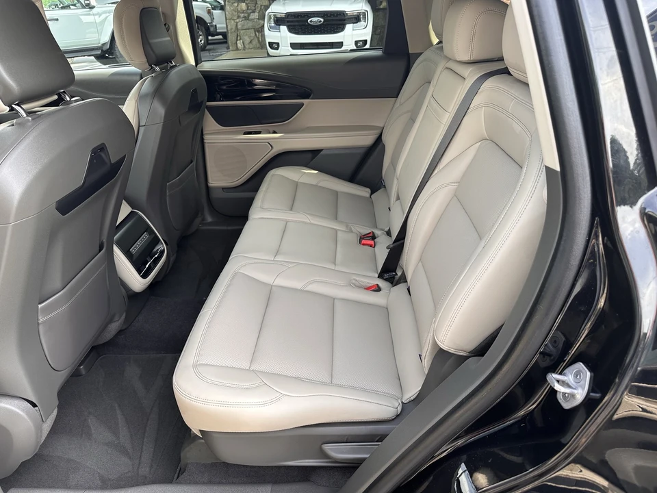 2025 Lincoln Nautilus - Image 12 of 21