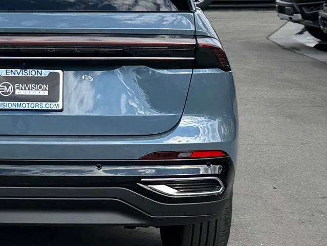 2025 Lincoln Nautilus - Image 8 of 12