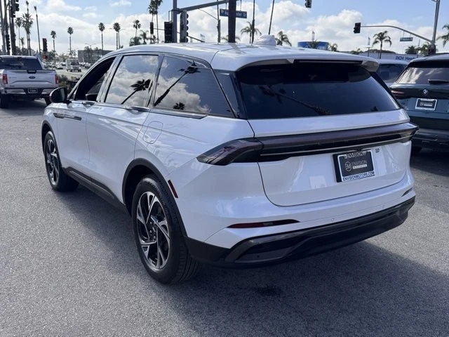 2025 Lincoln Nautilus - Image 10 of 12