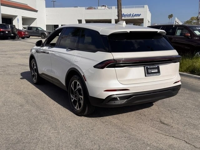 2025 Lincoln Nautilus - Image 10 of 12