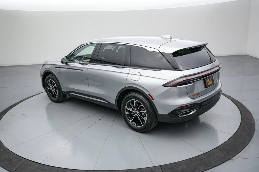 2025 Lincoln Nautilus - Image 7 of 31