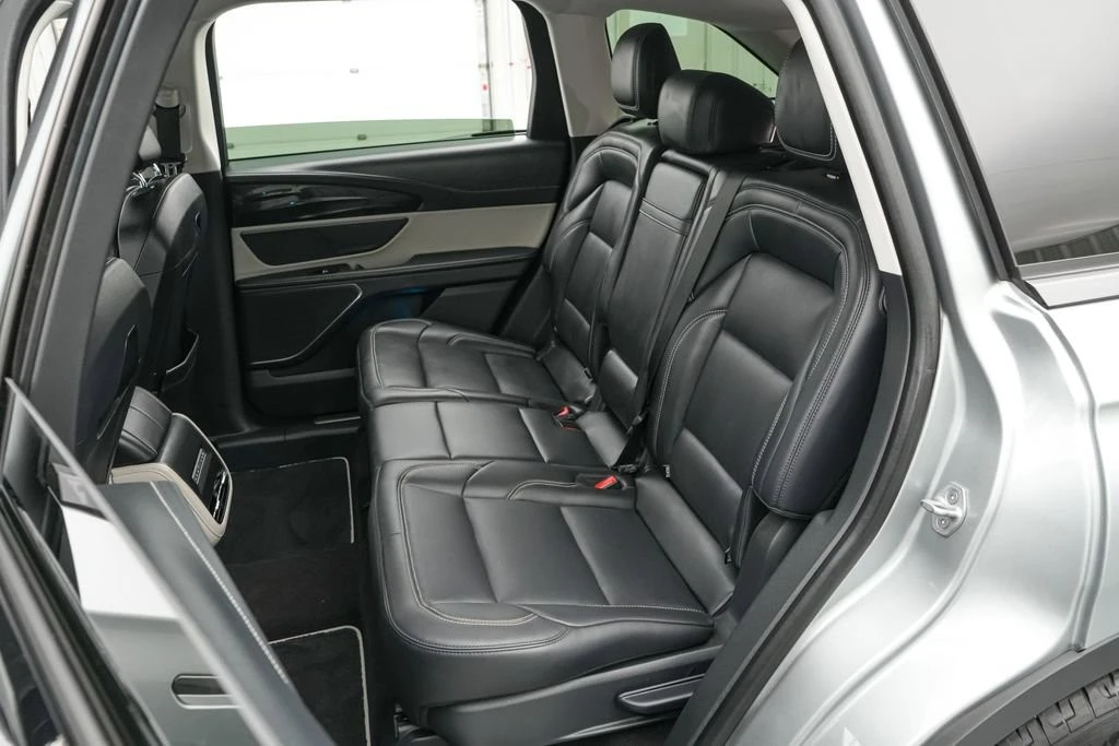 2025 Lincoln Nautilus - Image 26 of 31