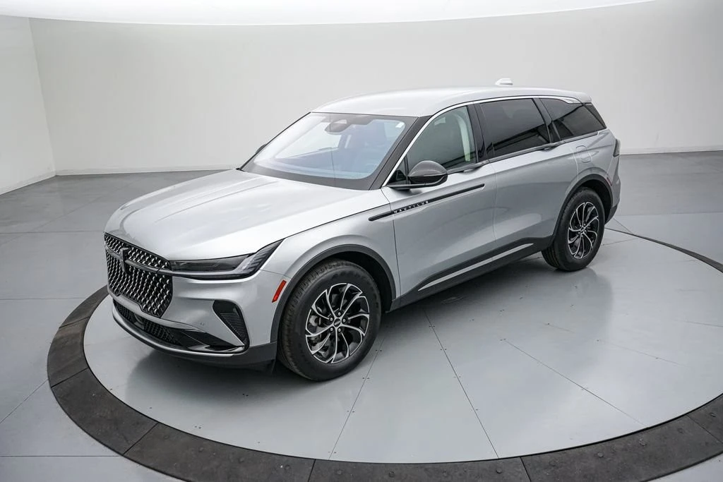 2025 Lincoln Nautilus - Image 9 of 31