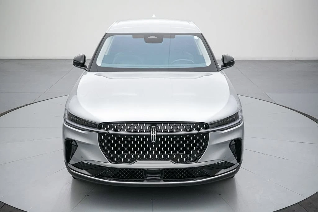 2025 Lincoln Nautilus - Image 10 of 31