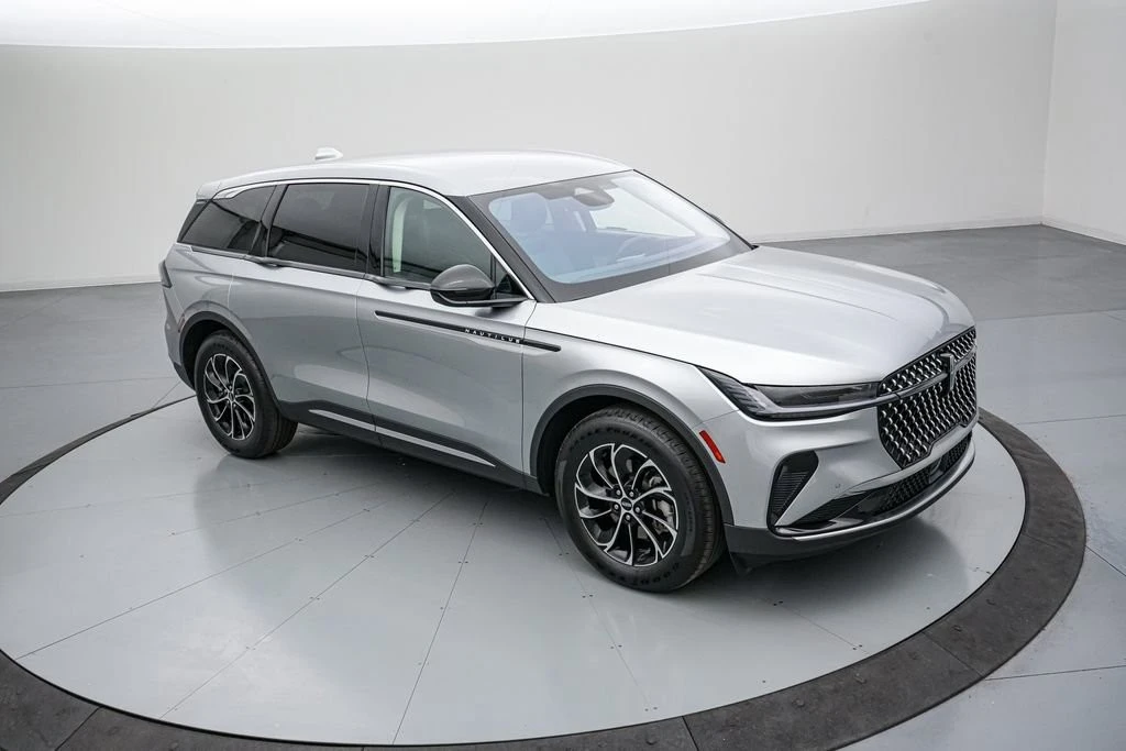 2025 Lincoln Nautilus - Image 2 of 31