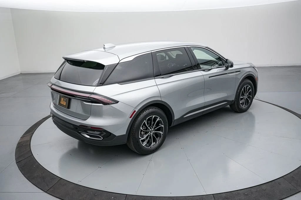 2025 Lincoln Nautilus - Image 5 of 31